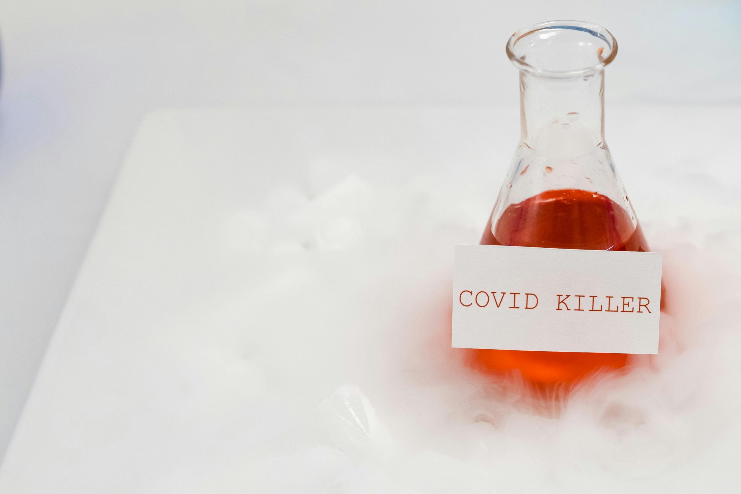 Top 12 des théories complotistes qui circulent encore autour du Covid