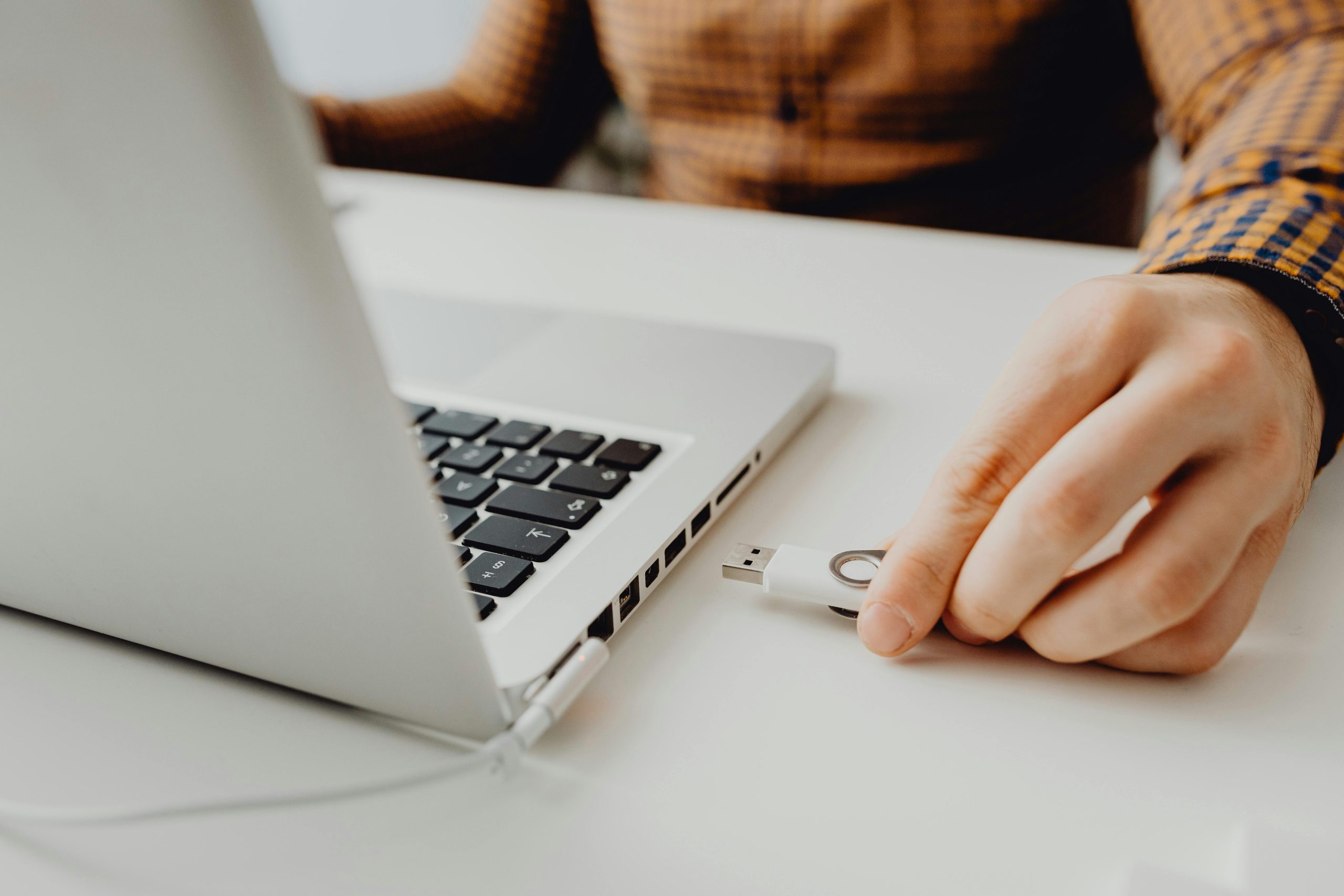 Top 6 des usages d'une clé USB publicitaire en communication