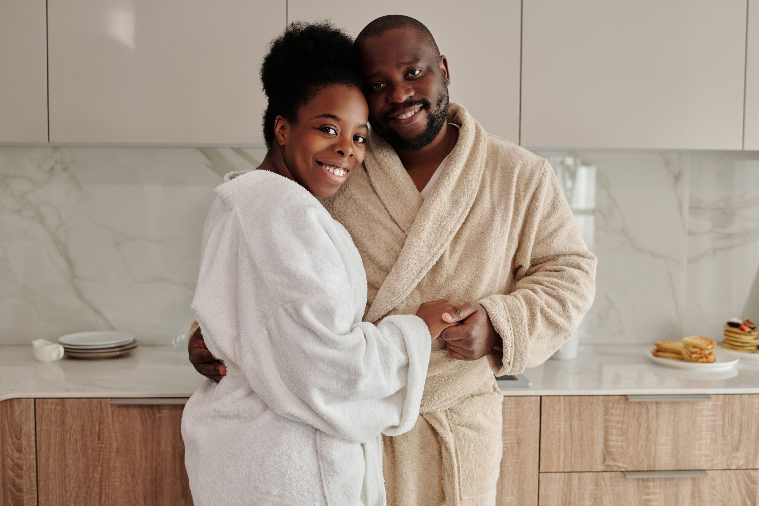 Top 5 des rituels matinaux que les couples heureux ont en commun